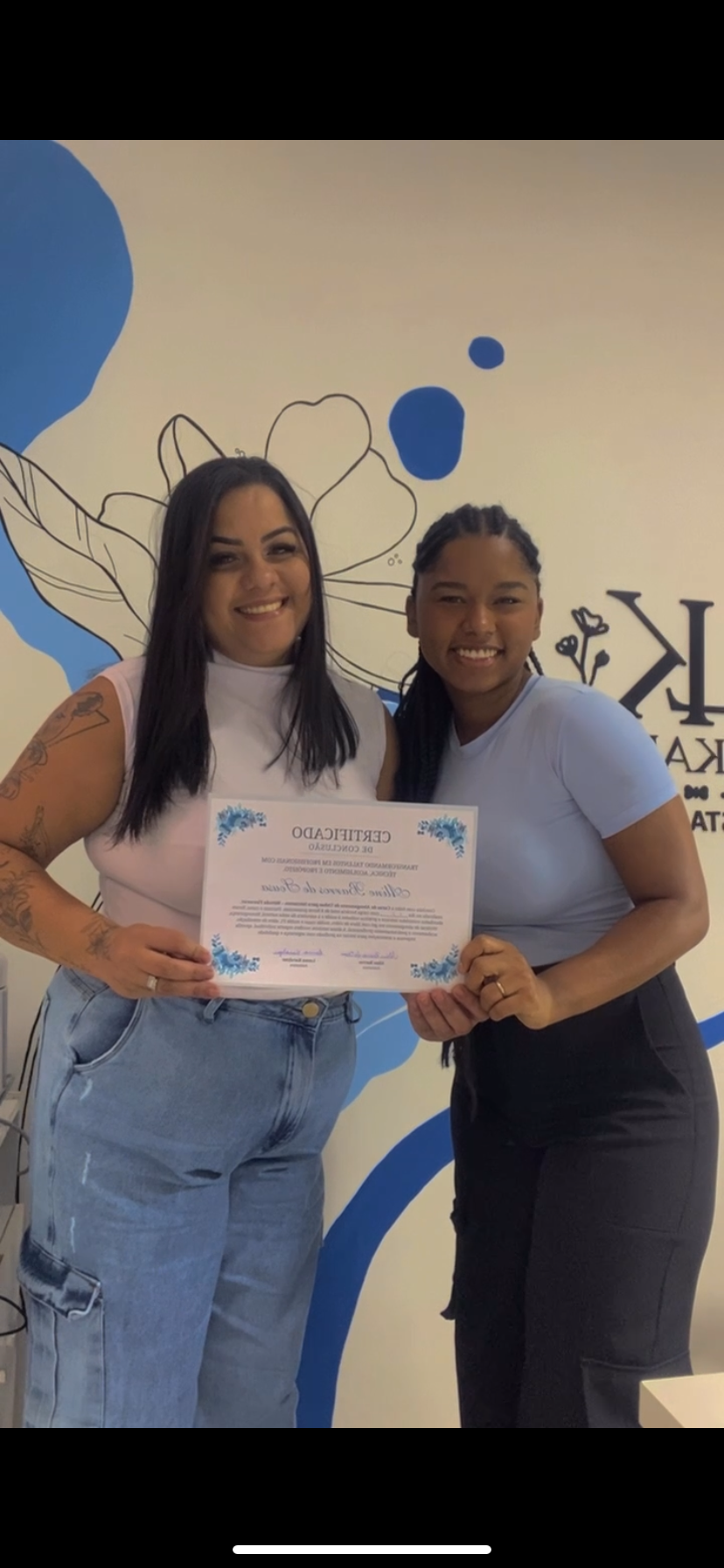 Curso de nail designer em Aparecida de Goiânia — Lanna Karolyne com aluna