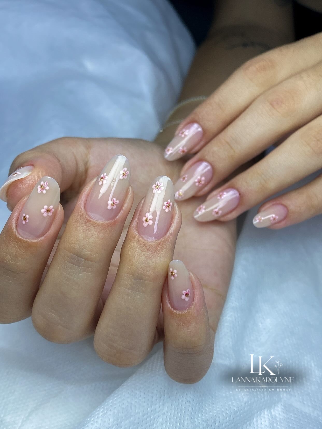 Unhas de gel Aparecida — acabamento natural por nail designer